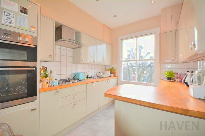 2 Bedroom Flat To Rent In Caversham Road, Kentish Town, London, NW5