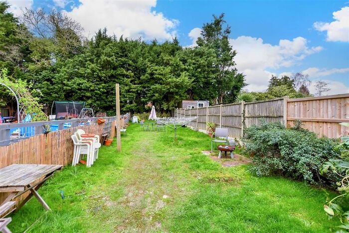 2 Bedroom Maisonette For Sale In Shrubcote, Tenterden, Kent, TN30