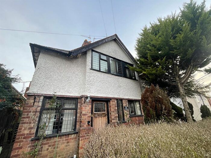 3 Bedroom Detached House For Sale In Chestnut Road, Glenfield, Leicester, LE3