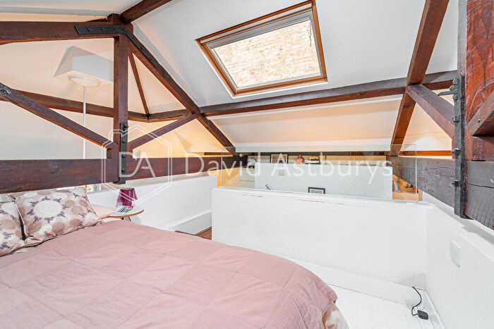 1 Bedroom Flat To Rent In Kingsway Place, Clerkenwell, London, EC1R