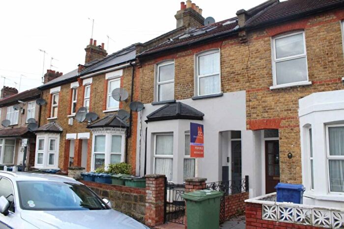 2 Bedroom Flat For Sale In Sherwood Road, Harrow, HA2