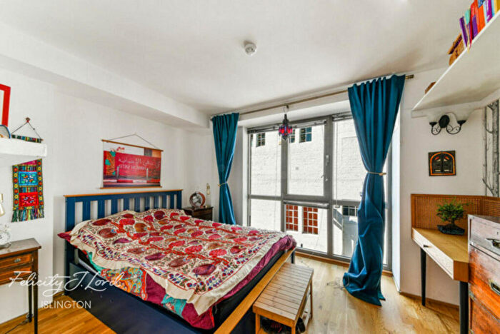2 Bedroom Apartment For Sale In Hoxton Square, London, N1