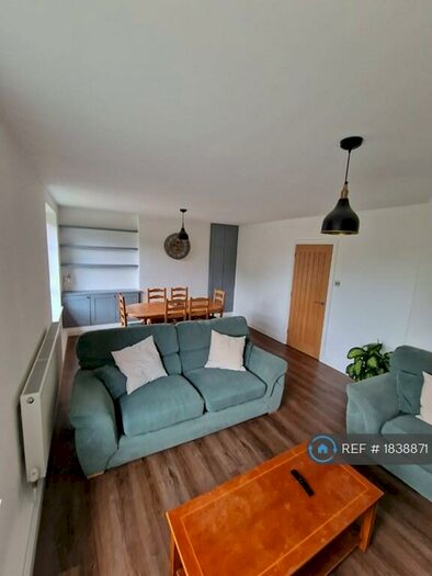 3 Bedroom Flat To Rent In Brownflete House, London, SE4