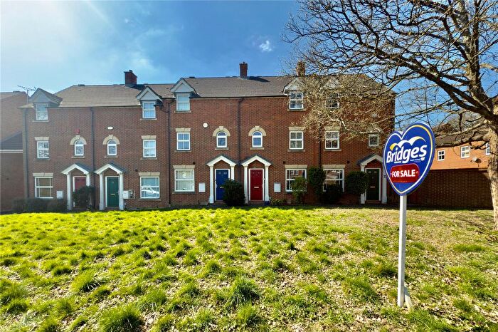 3 Bedroom Terraced House For Sale In Sycamore Rise, Bracknell, Berkshire, RG12