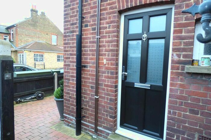 2 Bedroom Flat To Rent In Halfway Street, Sidcup, Kent, DA15