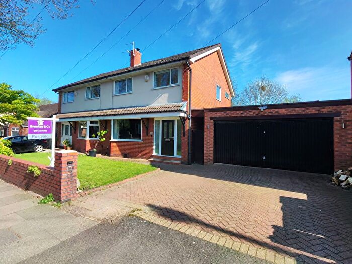 3 Bedroom Semi Detached House For Sale In Billinge Road, Wigan, WN5