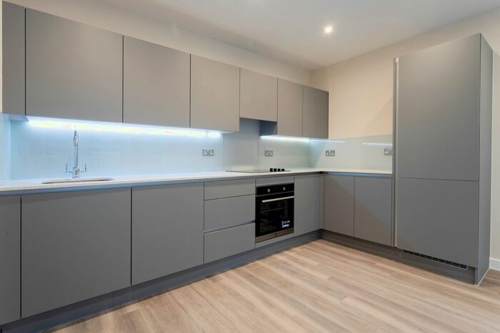 3 Bedroom Flat To Rent In Alder Point, Green Ferry Way, E17