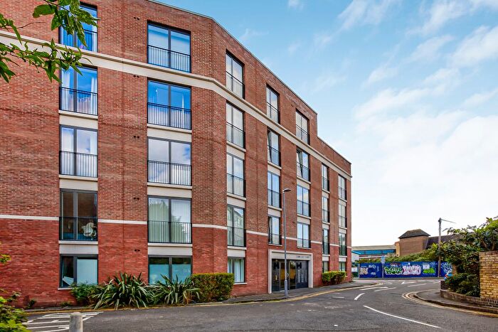 1 Bedroom Flat For Sale In Cowleaze Road, London, KT2