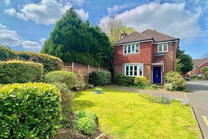 3 Bedroom Property To Rent In Duchess Grove, Buckhurst Hill, IG9