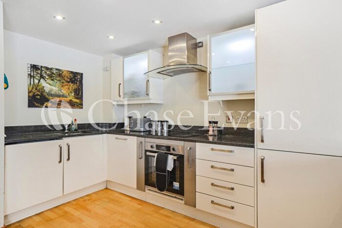 2 Bedroom Flat For Sale In Cuba Street, Canary Wharf, London, E14