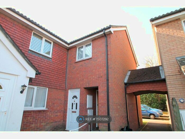 2 Bedroom Maisonette To Rent In Heathcote Way, London, UB7
