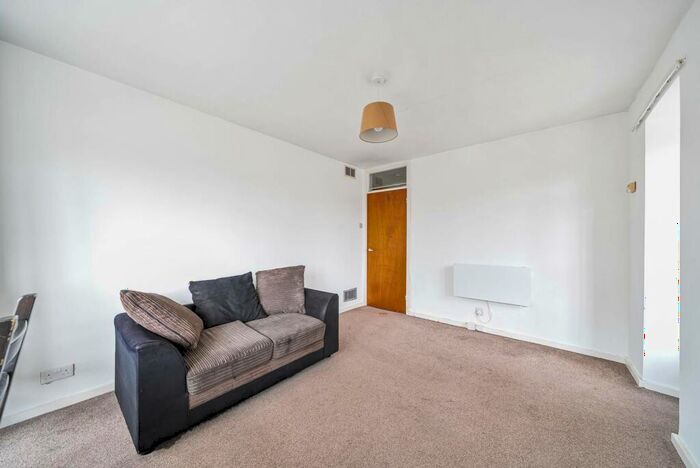 1 Bedroom Flat To Rent In Brampton Grove, Hendon, London, NW4