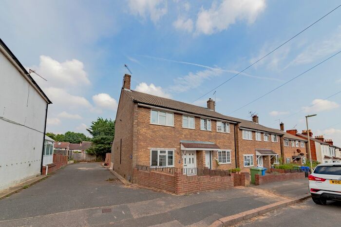 3 Bedroom End Of Terrace House To Rent In Mount Pleasant Rd, Aldershot, GU12