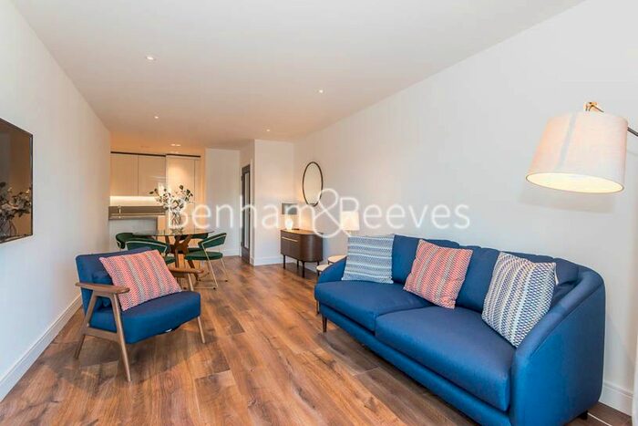 2 Bedroom Flat To Rent In New Broadway, Ealing, W5