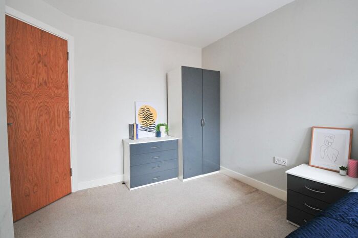 2 Bedroom Flat To Rent In Bed Apartment - Bridgewater Point, Salford, M5