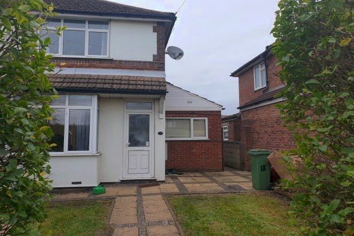2 Bedroom Property To Rent In Weedon Road, Aylesbury, HP19