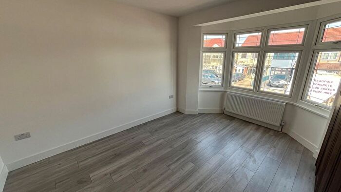 5 Bedroom Semi-Detached House To Rent In Basildene Road, Hounslow, TW4