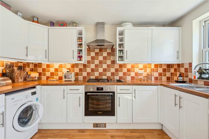 3 Bedroom Property To Rent In Tabor Grove, Wimbledon, SW19