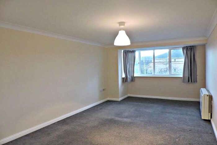 2 Bedroom Flat To Rent In Peatey Court, Princes Gate, High Wycombe, HP13