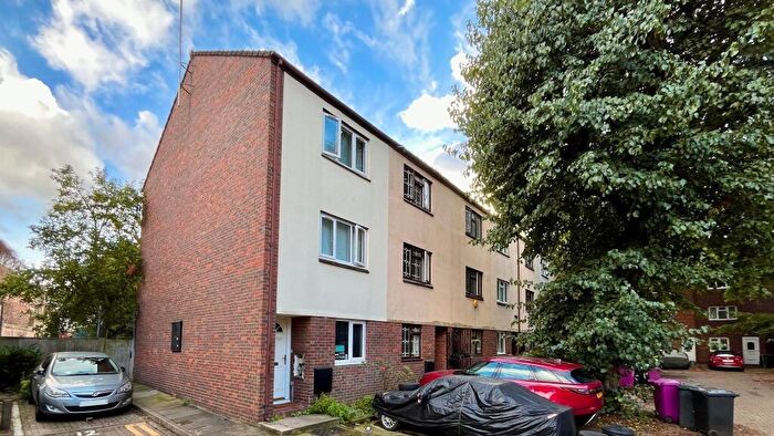 6 Bedroom Terraced House To Rent In Whitechapel, London, E1