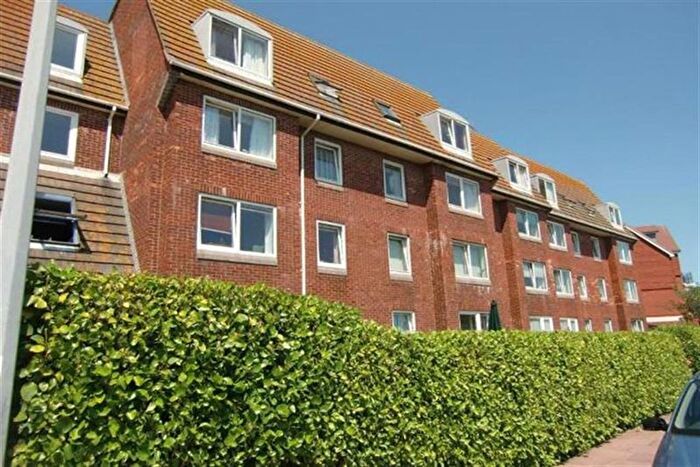 1 Bedroom Flat To Rent In Homehill House, Bexhill-On-Sea, TN40