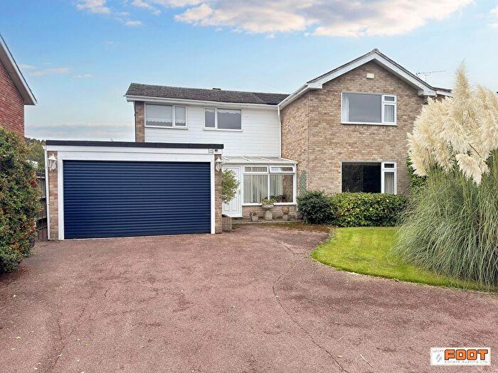 4 Bedroom Detached House For Sale In North Shore Road, Hayling Island, PO11