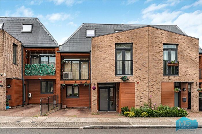 5 Bedroom Terraced House For Sale In Sphinx Way, Barnet, EN5