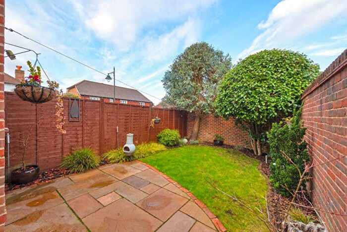 3 Bedroom Semi Detached House For Sale In McArthur Drive, Kings Hill, West Malling, ME19