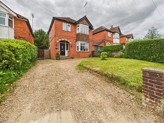 3 Bedroom Detached House For Sale In Norcot Road, Tilehurst, RG30