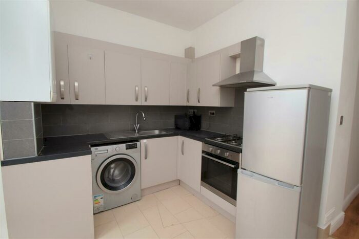 1 Bedroom Flat To Rent In North Circular Road, London, N13