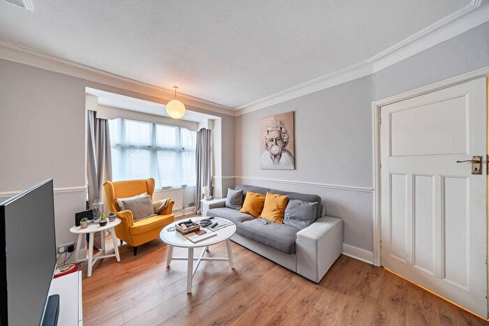 4 Bedroom Property For Sale In Manton Avenue, Northfields, London, W7