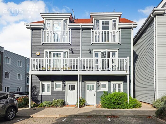 4 Bedroom Semi-Detached House For Sale In Maine Street, Reading, RG2