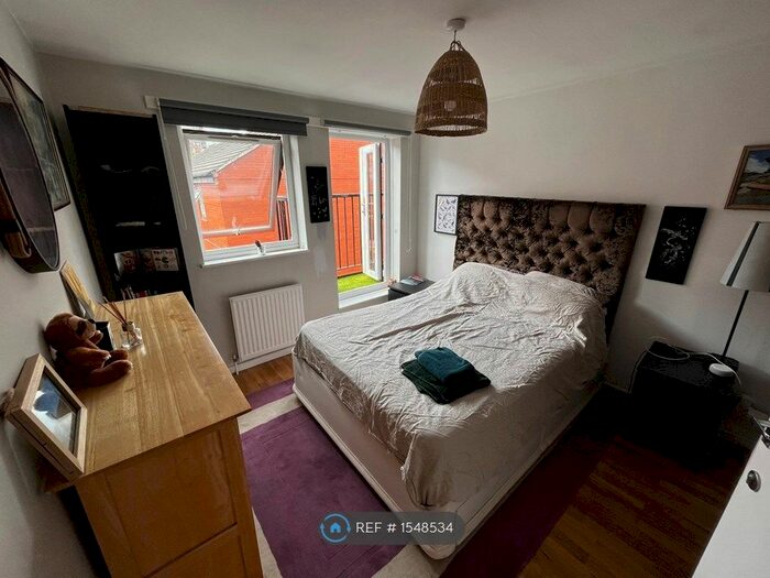 3 Bedroom End Of Terrace House To Rent In Brightwell Walk, Manchester, M4