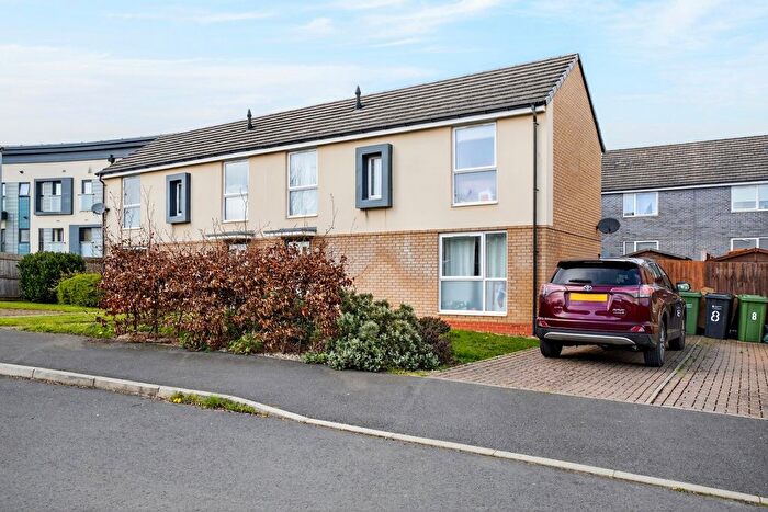 3 Bedroom Semi Detached House For Sale In Woodward Avenue, Hereford, Herefordshire, HR2