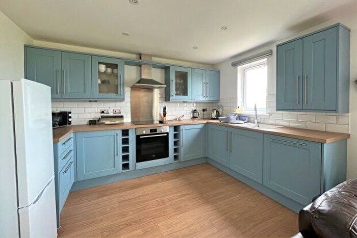 2 Bedroom Flat To Rent In Pentre Doc Y Gogledd, Llanelli, SA15