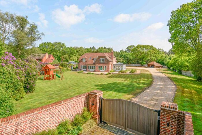4 Bedroom Detached House To Rent In Gracious Pond Road, Chobham, GU24