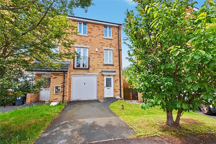 4 Bedroom Town House For Sale In Digpal Road, Churwell, Morley, Leeds, LS27