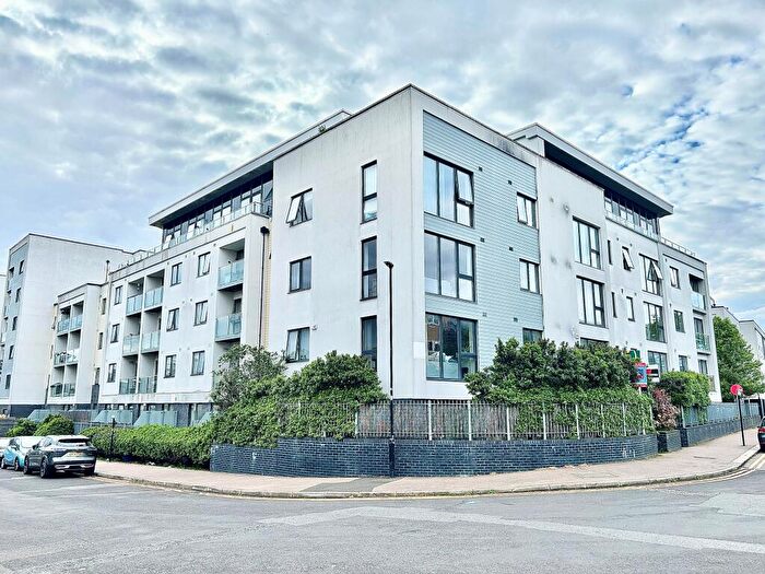 2 Bedroom Flat To Rent In Vellum Court, Hillyfield, Walthamstow, E17