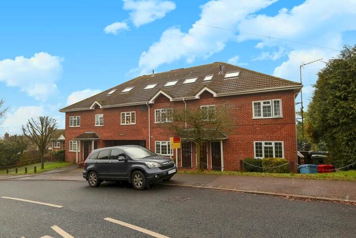 1 Bedroom Flat To Rent In Chesham, Buckinghamshire, HP5