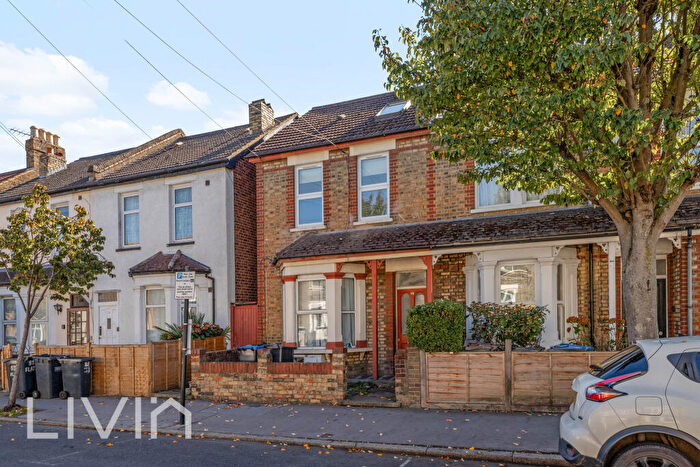 3 Bedroom Flat For Sale In Arundel Road, Croydon, CR0
