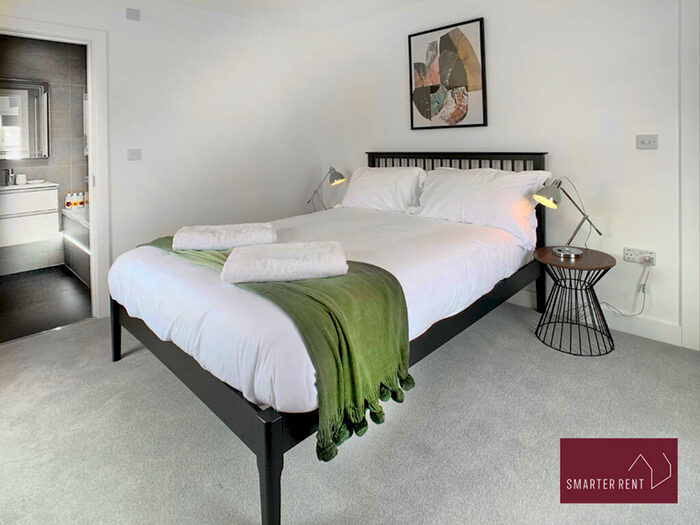 1 Bedroom Flat To Rent In Turks Head Court, - Turks Head, Windsor, SL4