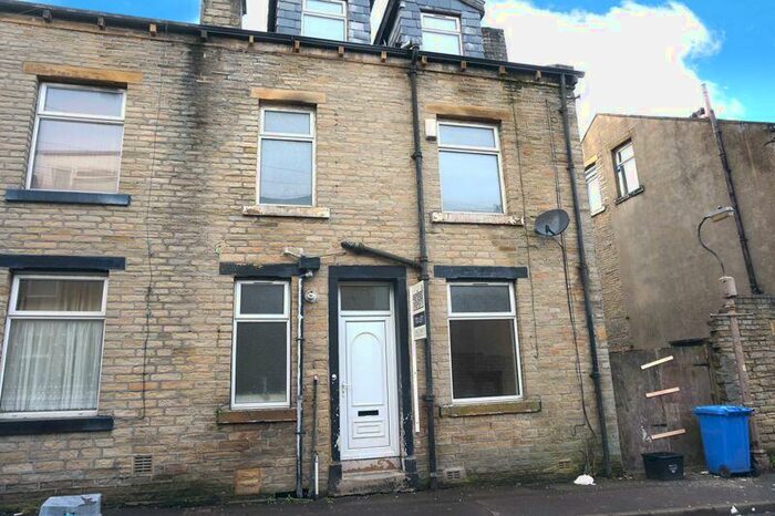 3 Bedroom Terraced House To Rent In Byron Street, Halifax, HX1