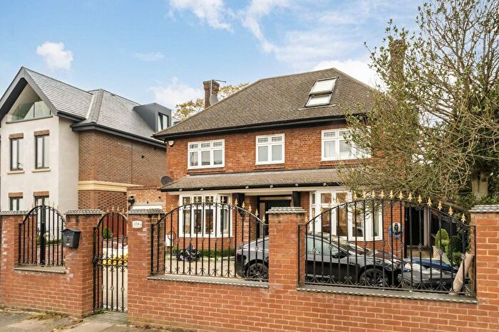 4 Bedroom Property To Rent In Creswick Road, London, W3