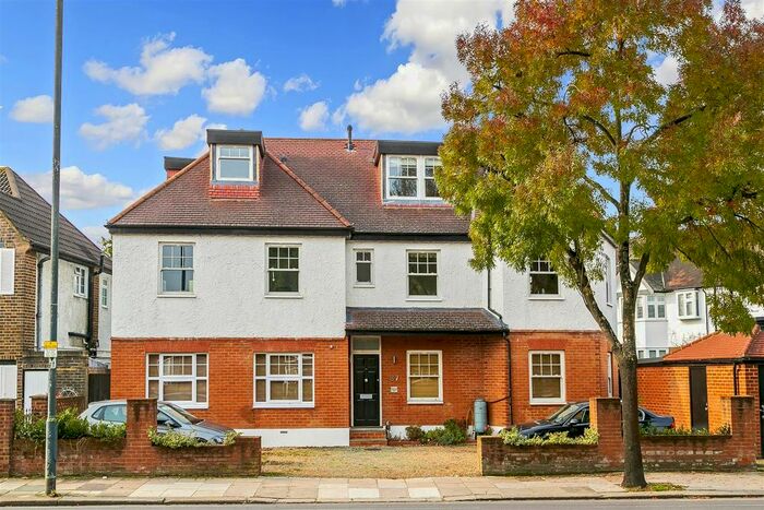 2 Bedroom Flat To Rent In Twickenham Road, Teddington, TW11