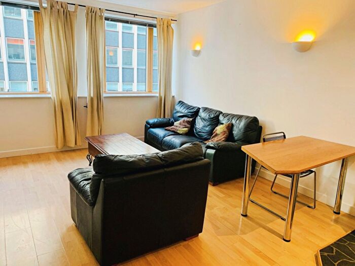 2 Bedroom Flat To Rent In South Parade, Leeds, West Yorkshire, Uk, LS1