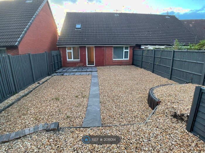3 Bedroom Semi-Detached House To Rent In Jervis Close, Fearnhead, Warrington, WA2