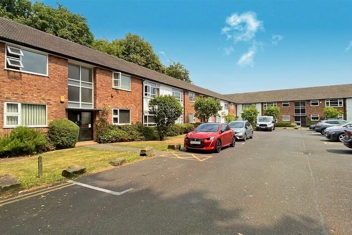 2 Bedroom Apartment To Rent In Brooklands Road, Sale, M33