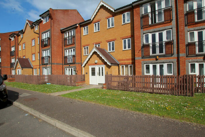 1 Bedroom Flat To Rent In Foundry Gate, Waltham Cross, EN8