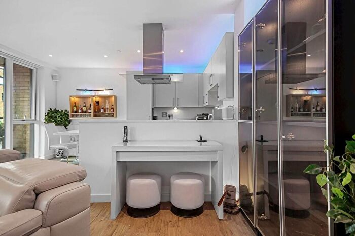 1 Bedroom Apartment For Sale In Angel Lane, London, SE17