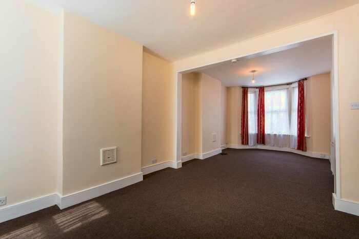 2 Bedroom Property To Rent In Davidson Road, Croydon, CR0